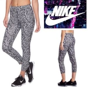 Nike Pronto Essential Running Crops Leggings